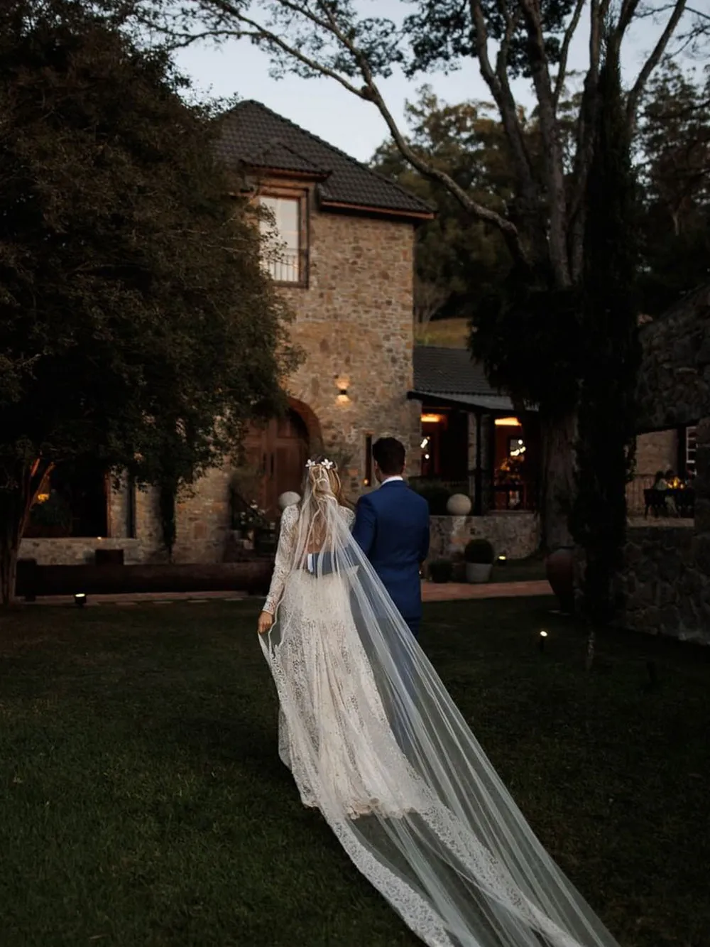 Long Sleeve Ivory Rustic Lace Wedding Dresses Keyhole Back Boho Wedding Dresses WD1932